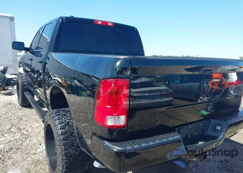 2019 Ram 1500 Classic Express 4X4 5'7 Box z USA, uszkodzony, nr VIN 1C6RR7KG9KS709945